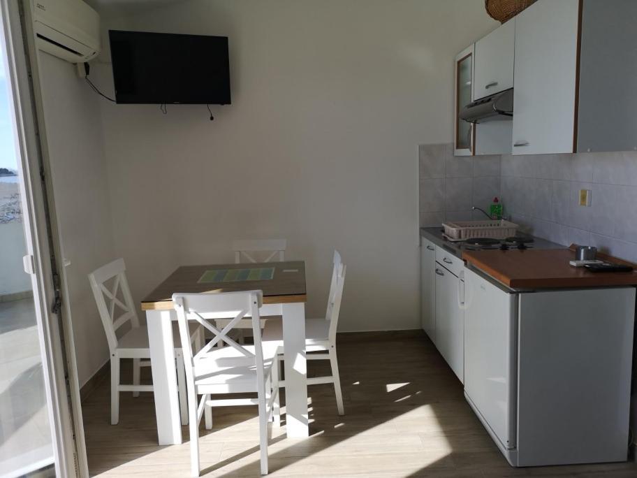 Apartments Martin Примоштен Экстерьер фото